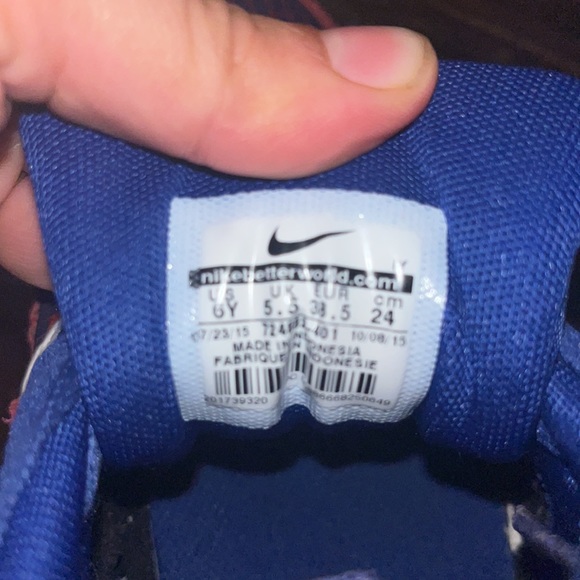 Nike air max size 6y - Picture 4 of 5